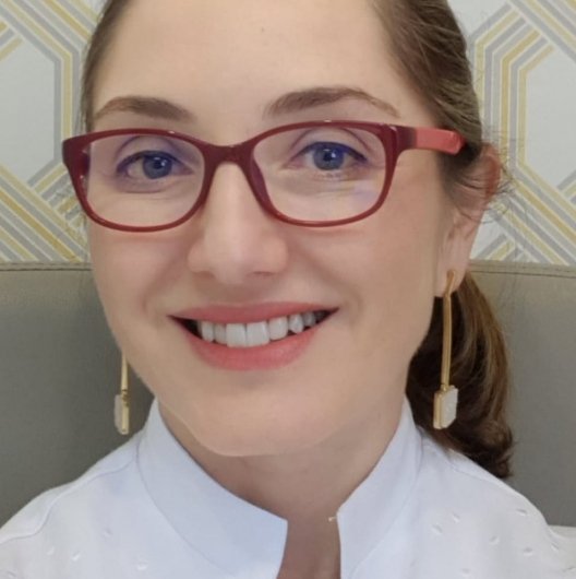 Dra. Luciana Dorigo Kucharski Esmanhoto