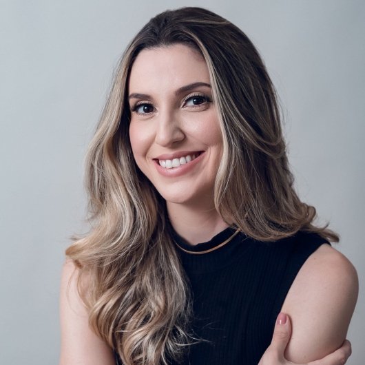 Dra. Fernanda Costa Azevedo