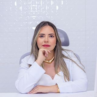 Dra. Karolinne Carneiro