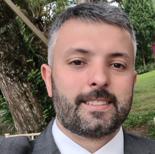 Dr. Maurício Telles