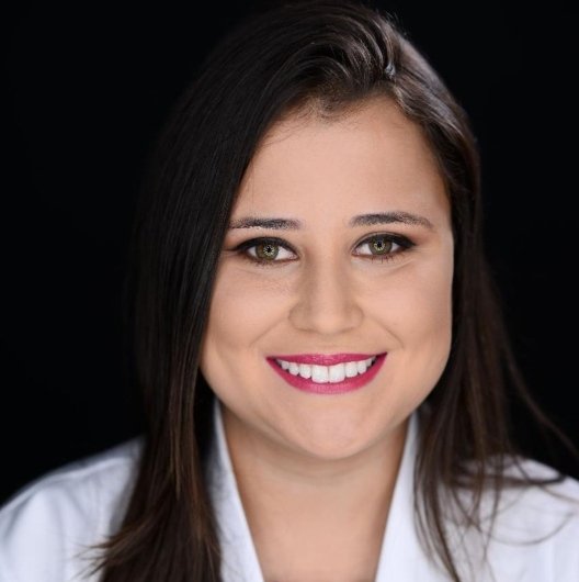 Dra. Evelyne Costa
