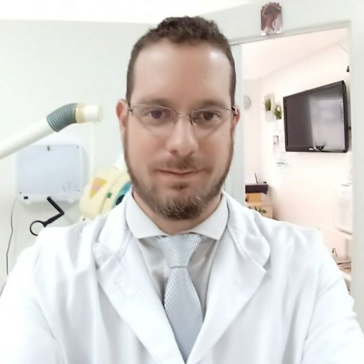Dr. Victor Andrade Mazbouh