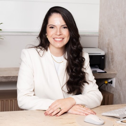Dra. Lara Costa