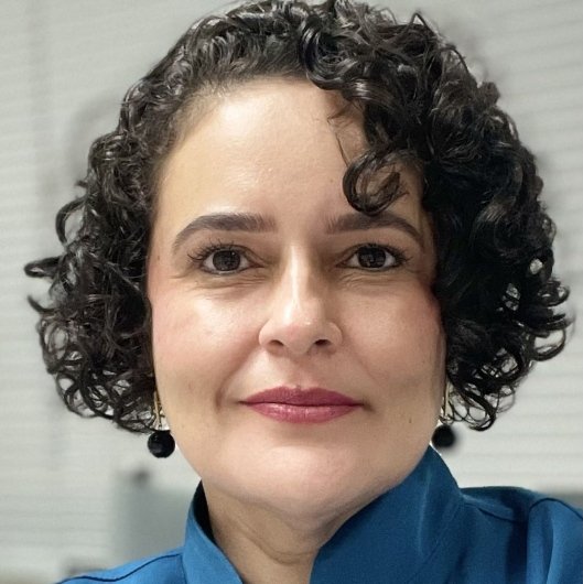 Dra. Elisangela França