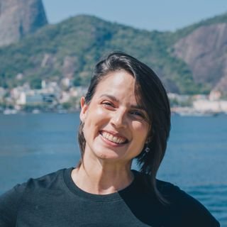 Caroline e Silva de Souza