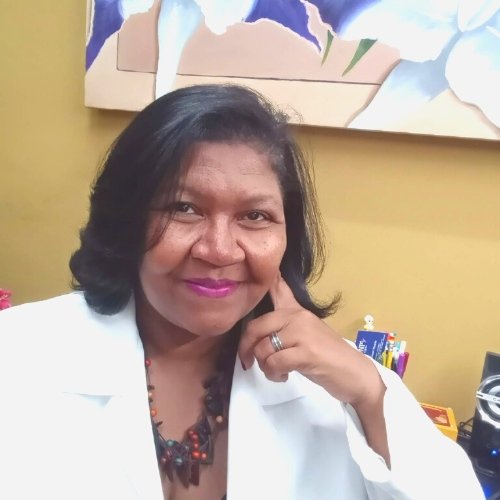Dra. Glória Gomes