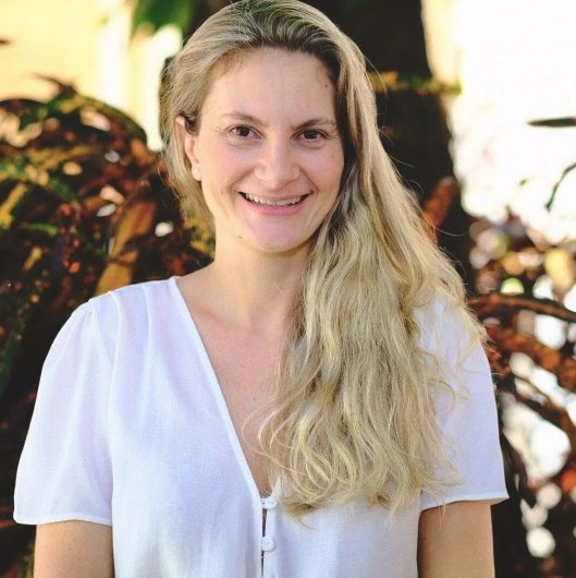 Lara Paula Passon Mesquita