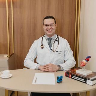 Dr. Raphael Luz