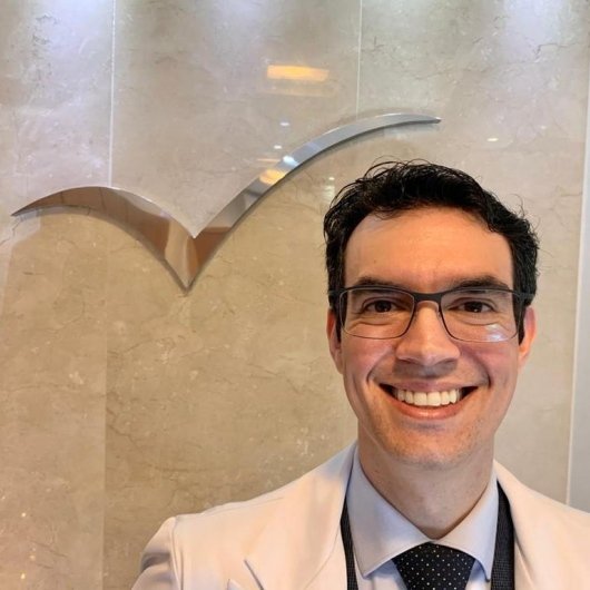 Dr. Roberto Querido Name Cardoso