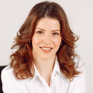 Dra. Mariana Avelar