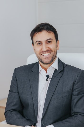Dr. Raphael Sanches