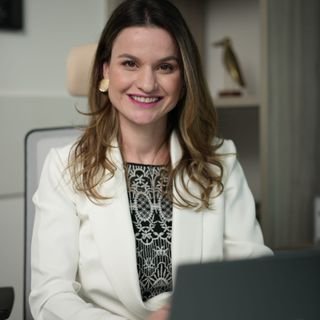 Dra. Laryssa Biazim