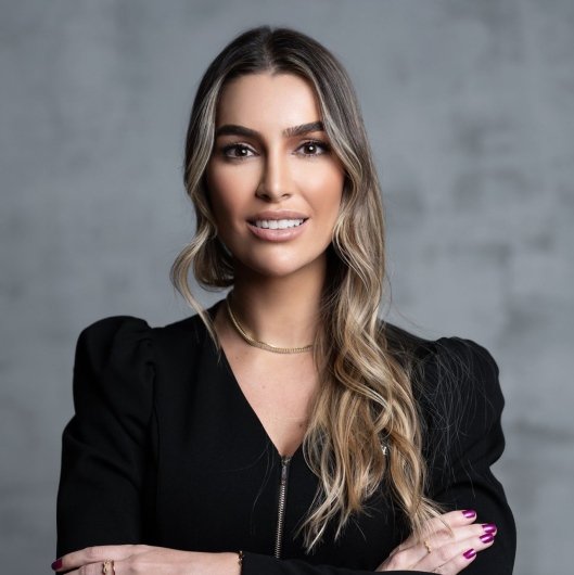Dra. Larissa Rodrigues Tapia