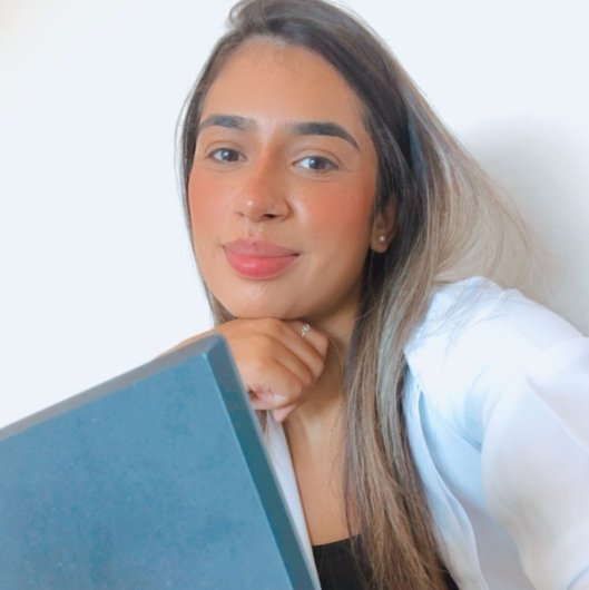 Dra. Náira Caroline Pereira