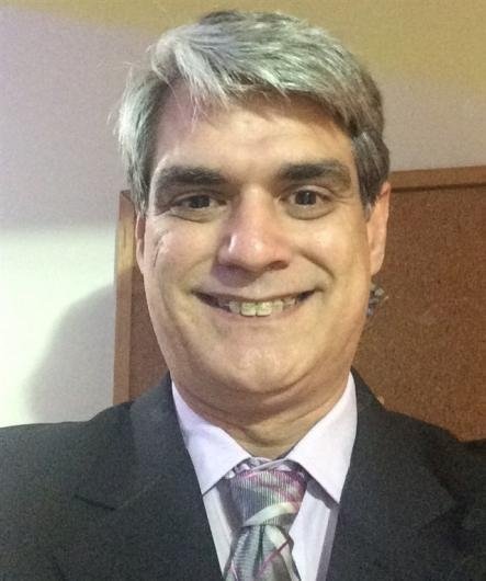 Dr. Elton Dias