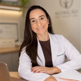 Dra. Nathany Favaro