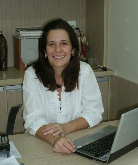 Dra. Renata Souza Louro