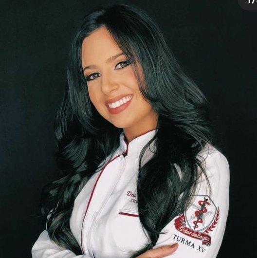 Dra. Larissa Amaro