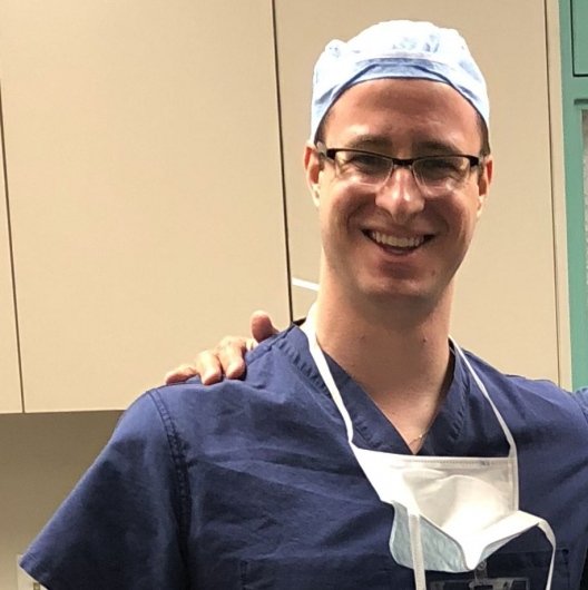 Dr. William Simões