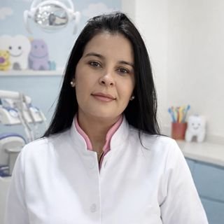 Dra. Karen Cristina de Oliveira