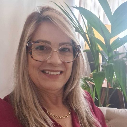 Dra. Nara Lúcia da Rosa Decker