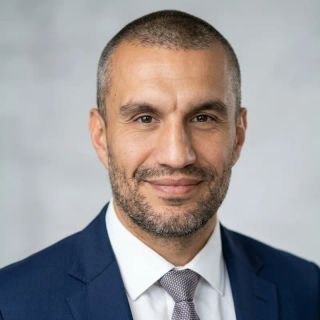 Dr. Klyus Vieira