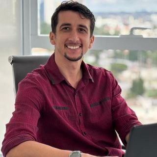 Prof. Lucas Dutra Monteiro