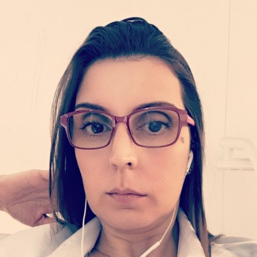 Dra. Camila de Almeida Araujo