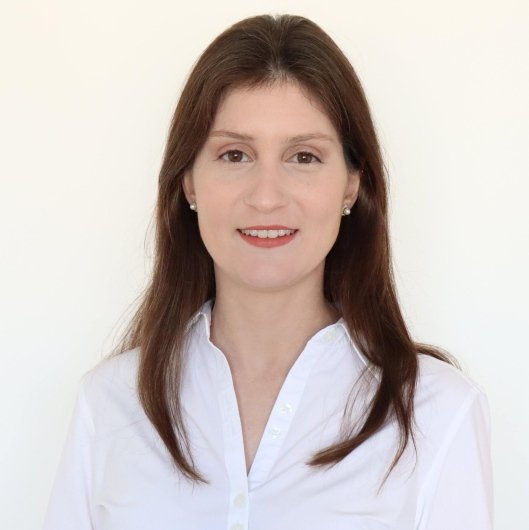 Dra. Adriana Ferraz