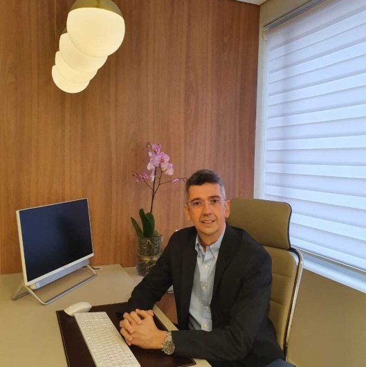 Dr. Gustavo Barreiros