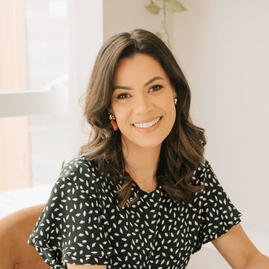 Dra. Larissa Carneiro