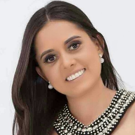 Ariane Oliveira Veloso