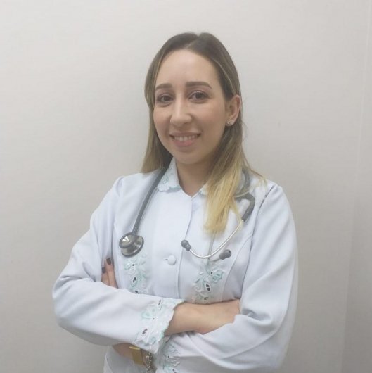 Dra. Karoline Silva de Araújo