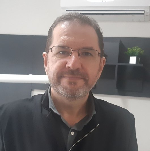 Dr. Fernando Borges