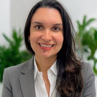 Dra. Isabela Ribeiro Siqueira