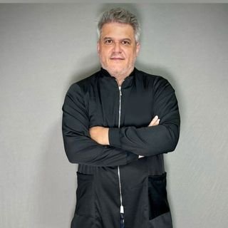 Guilherme Bahia de Carvalho .
