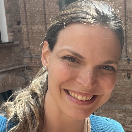 Dra. Ana Caroline Alonso