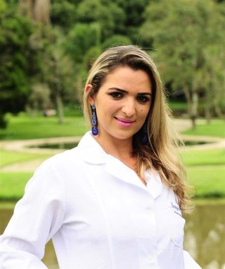 Juliana R. Costa Ouverney