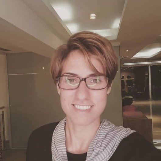 Dra. Lívia Melo