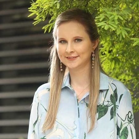Dra. Vanessa Schaker