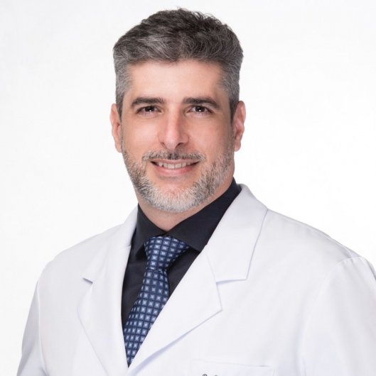 Dr. Gustavo Soares