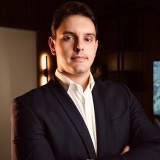 Dr. Igor Debroi .