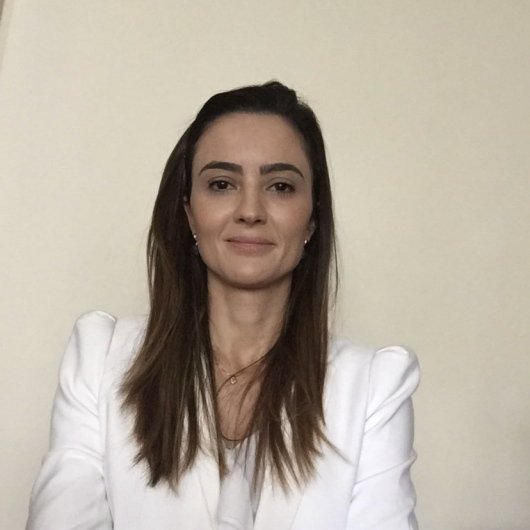 Dra. Carolina Ribeiro de Alvarenga