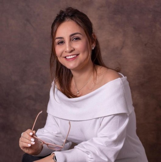 Dra. Janaína Escobar