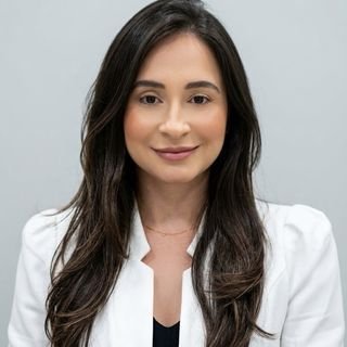 Dra. Ana Letícia Baetas
