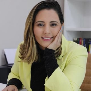 Dra. Carolinne Amorim