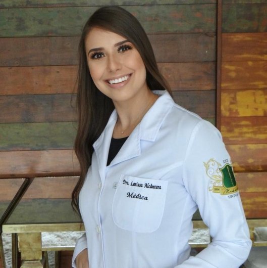 Dra. Larissa Faria de Alcântara