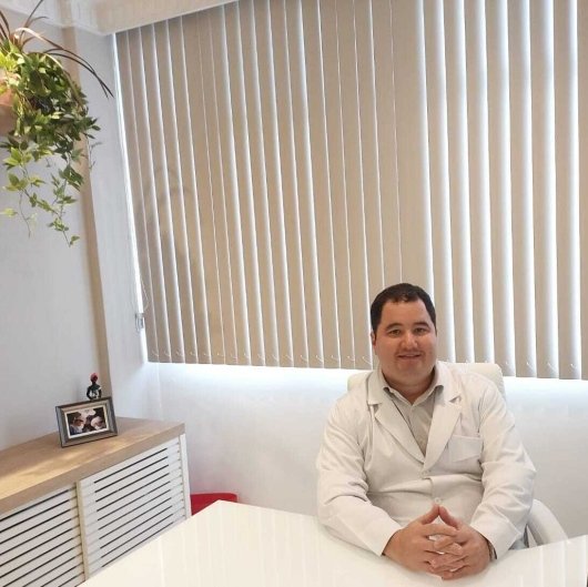 Dr. Eduardo Uzelac Kano