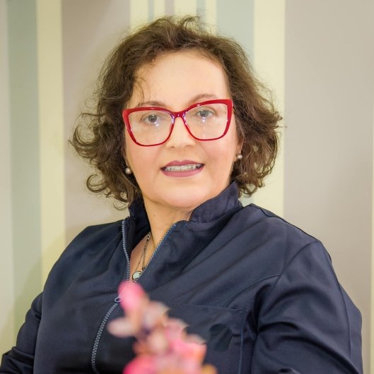 Dra. Claudia Almeida