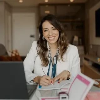 Dra. Camila Rodrigues De Moraes E Souza